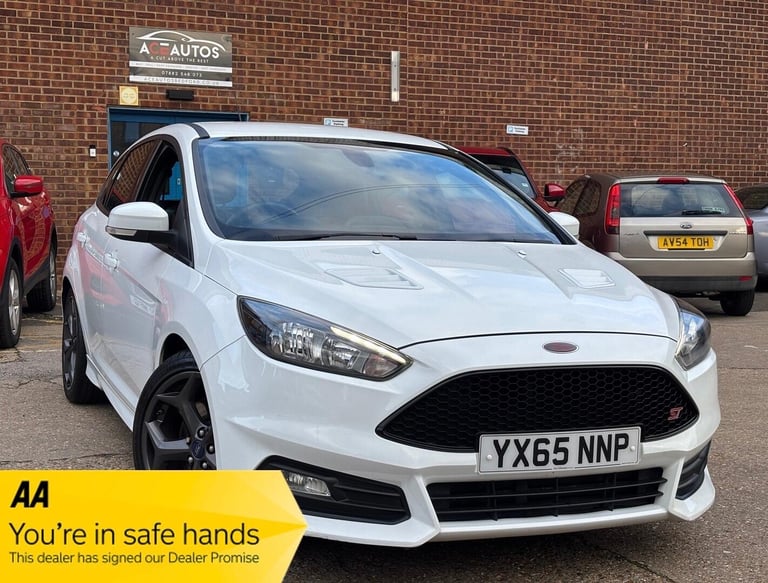 2015 Ford Focus 2.0 TDCi ST-2 Euro 6 (s/s) 5dr HATCHBACK Diesel Manual