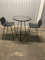 £120 Black Round High Bistro Table & 2 Chairs 