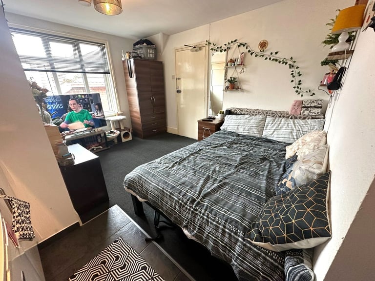 Studio flat - Portswood - BILLS INC - Available 8th November 2025