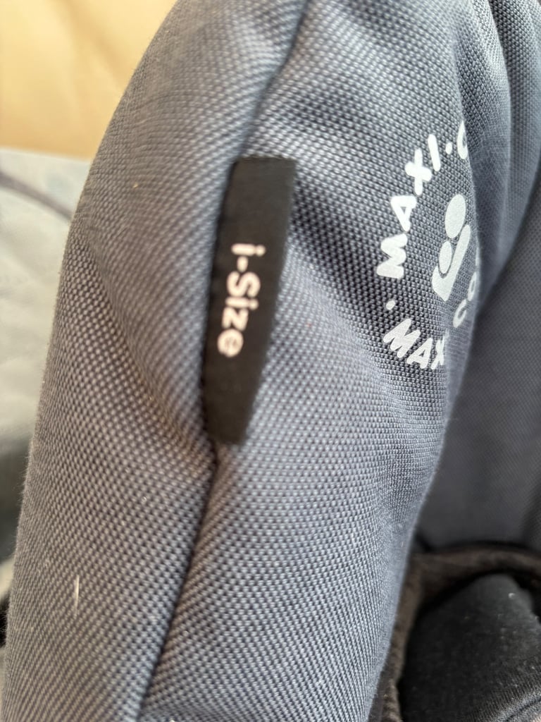 MaxiCosi Isofix base and PebblePro Car Seat