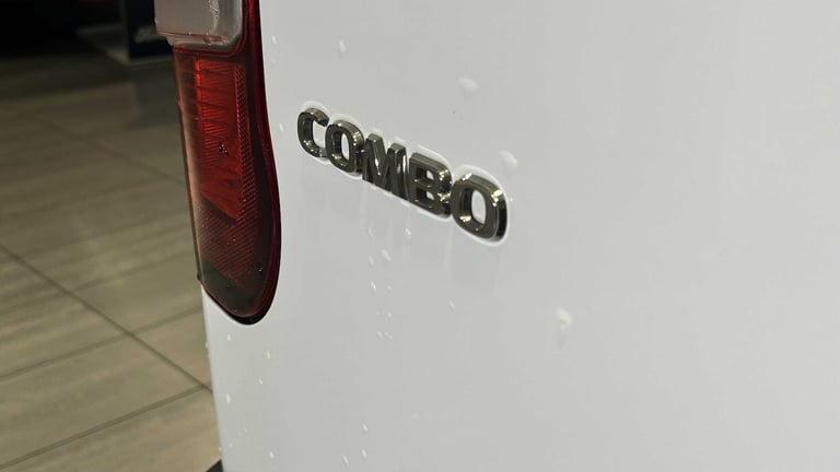 2021 Vauxhall Combo 2300 1.5 Turbo D 100ps H1 Dynamic Van Van Diesel Manual