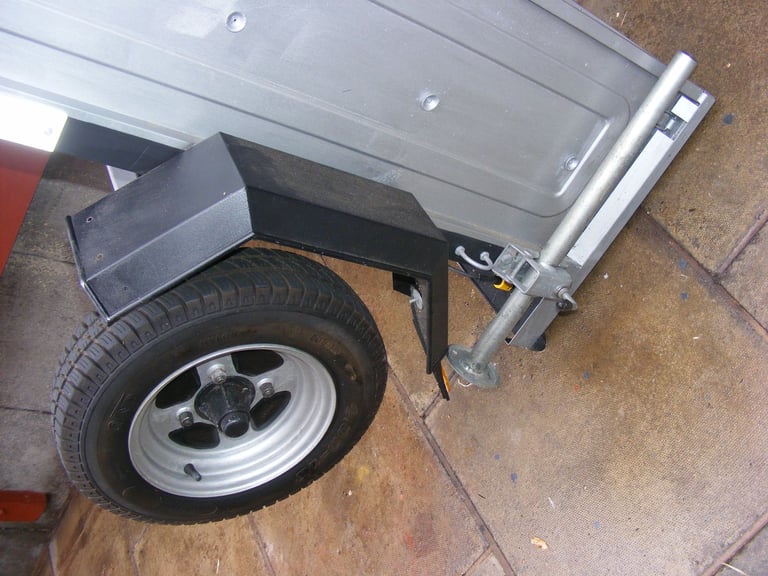 ERDE TRAILER . IN SUPERB CONDITION . ALL THE EXTRAS . 