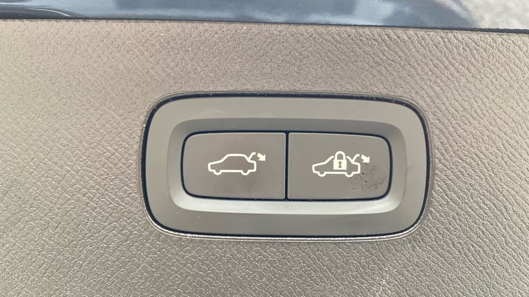 2024 Volvo XC90 2.0 T8 PHEV Ultra Dark 5dr AWD Geartronic Estate Estate Hybrid Automatic