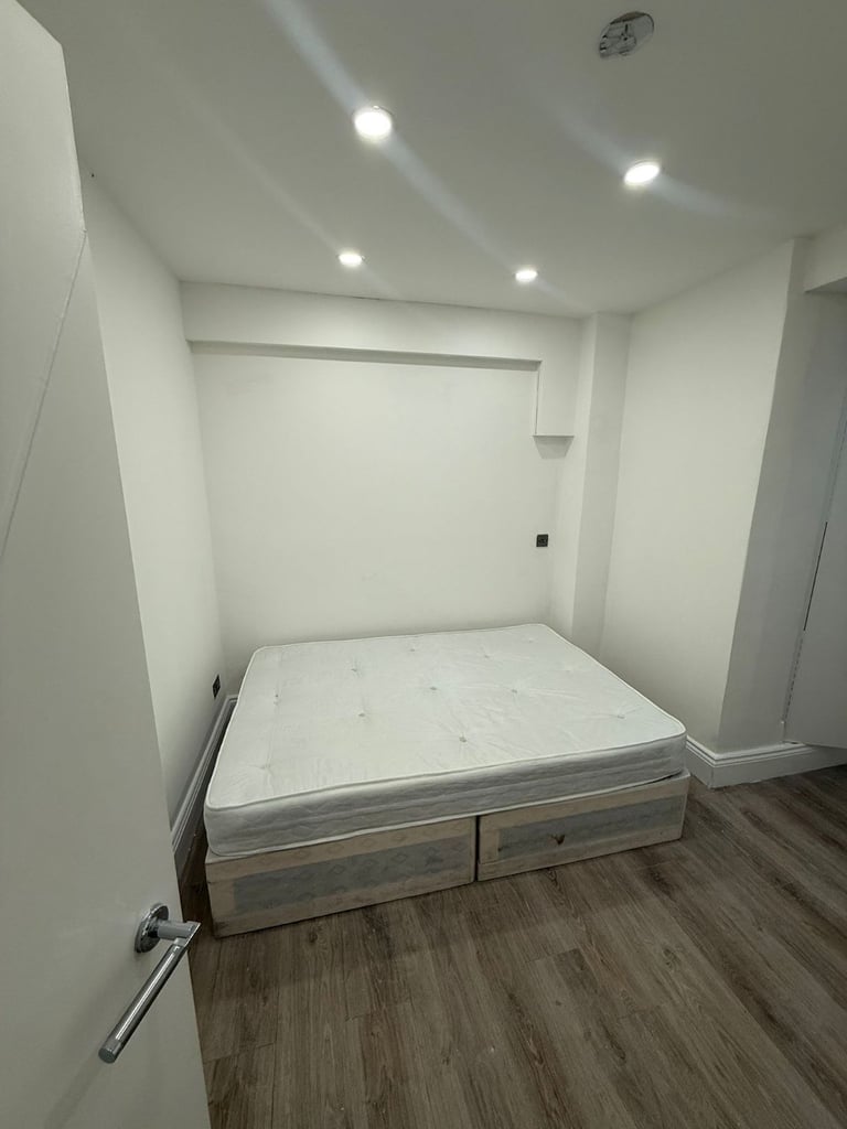 (BENEFIT ACCEPTED) - Modern 2-Bed Flat on Green Lanes N16 9NH – £2,150 p/m