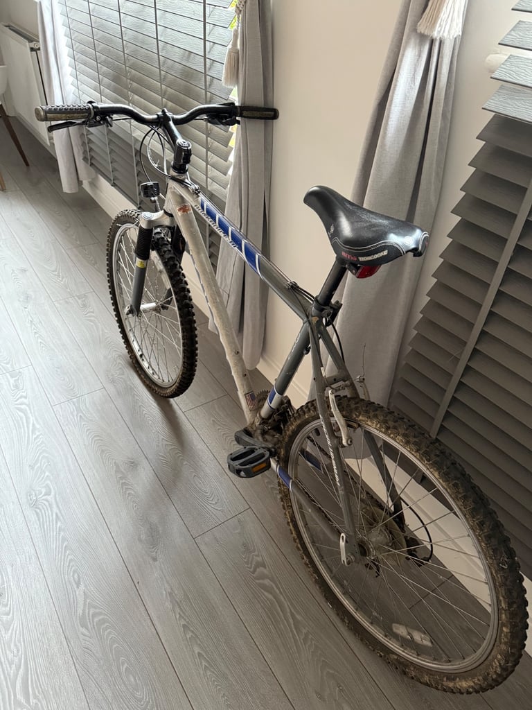 Men’s Mongoose mountain bike