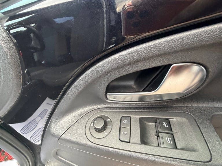 2015 Volkswagen CROSS UP! 1.0  hatchback  Petrol Automatic