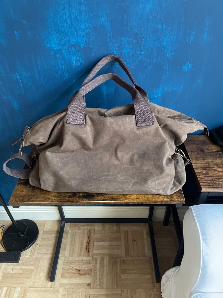 Weekend bag never used 