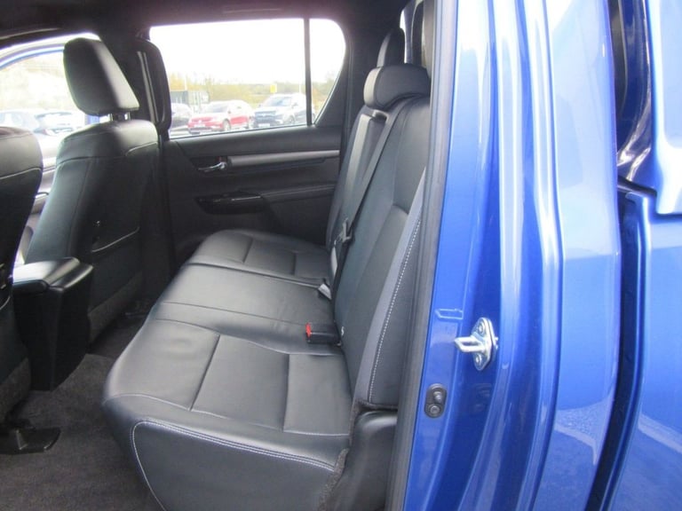 2022 Toyota Hilux 2.8 D-4D Invincible X Pickup Double Cab 4dr Diesel Manual 4WD Euro 6 (s/s)  PIC...
