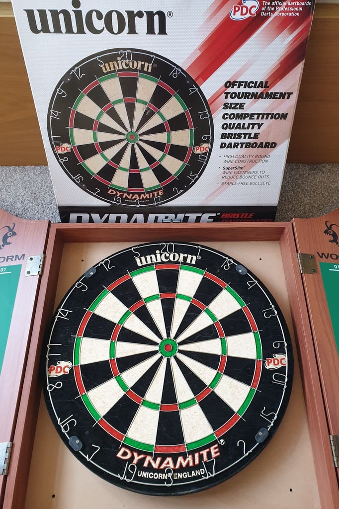 NEW Unicorn Dartboard, Cabinet & 2 Sets of Darts 