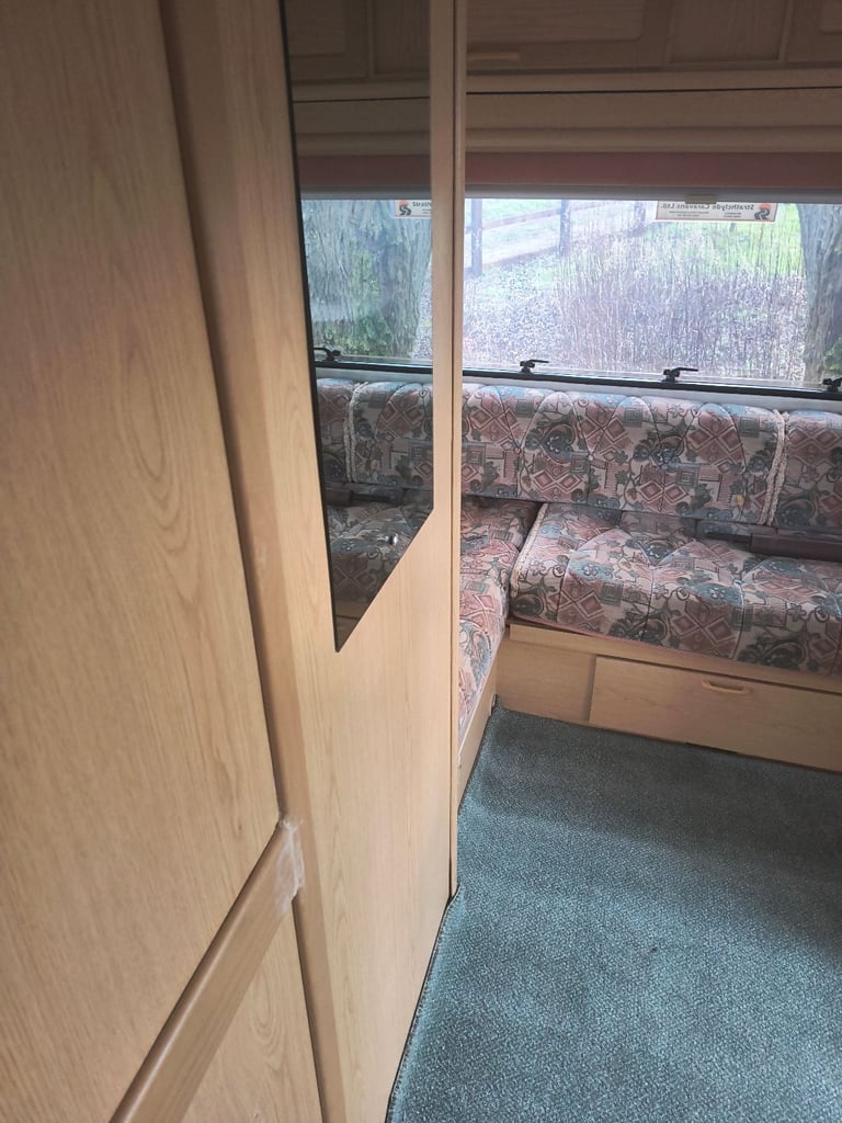 Caravan Omega compass 490-5/with full awning
