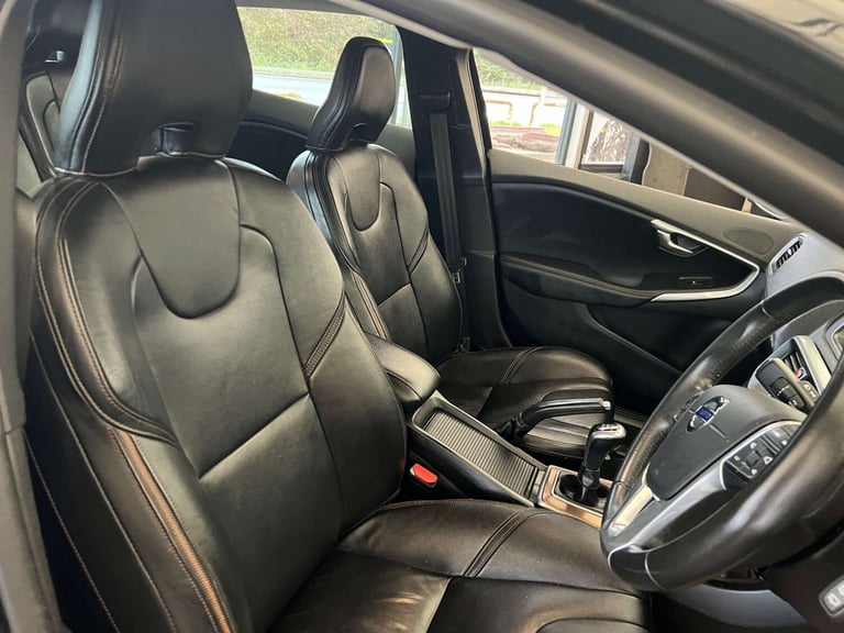 2015 Volvo V40 D2 [120] Cross Country Lux 5dr HATCHBACK DIESEL Manual