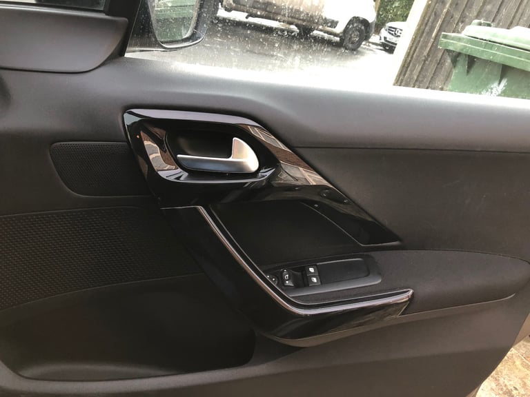 Peugeot, 2008, Hatchback, 2016, Manual, 1199 (cc), 5 doors