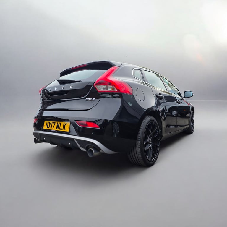 2017 Volvo V40 D2 [120] R DESIGN Nav Plus 5dr HATCHBACK Diesel Manual