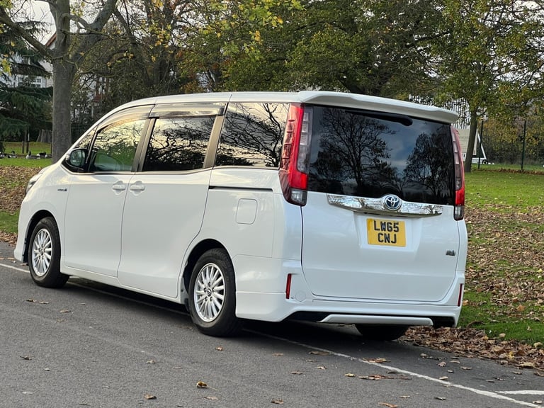 2015 Toyota Noah MPV Hybrid Electric  Automatic