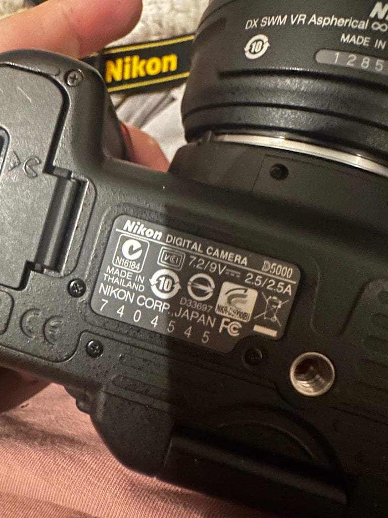 Nixon d5000 digital camera 