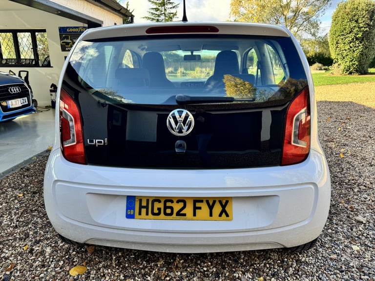 VOLKSWAGEN UP 1.0 Take up! 2012