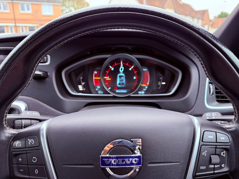 Volvo V40 D2 2013 (63) - FSH - Panoramic Roof - Rear Camera - Drives perfectly
