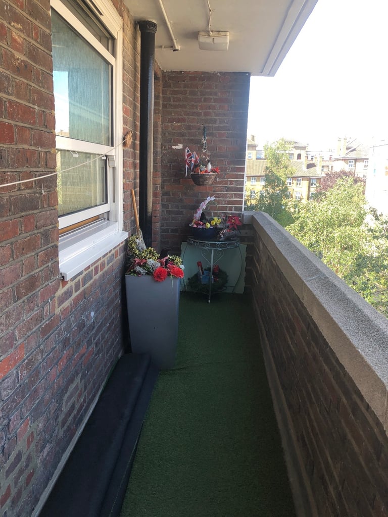 Very nice and spacious room for single professional 