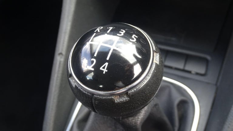 VOLKSWAGEN GOLF 1.4 Twist hatch petrol Silver Manual Petrol 2011