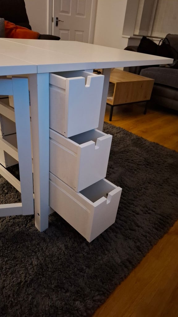 White dropleaf extending table