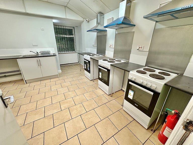 NEW SUPPORTED LIVING ACCOMODATIONS FULLY FURNISHED PIP UC ONLY