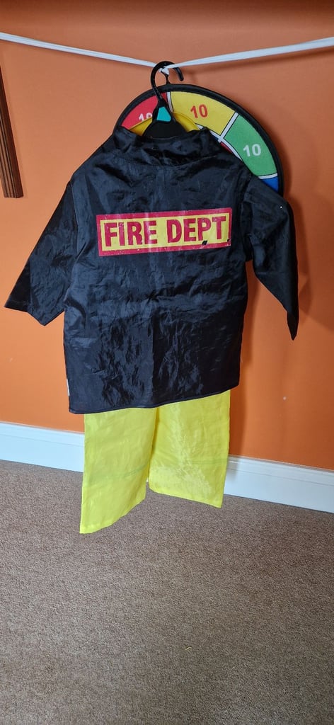 E.L.C FIREFIGHTERS DRESS UP OUTFIT WITH FIREMAN SAM HELMET. VERY GOOD.