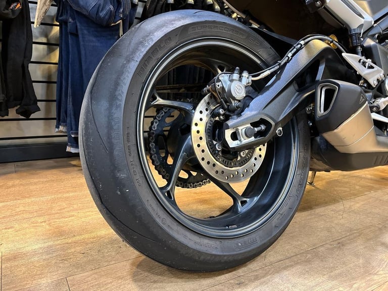2024 Triumph Street Triple 765 RS STANDARD COLOUR Petrol silver 6 Speed