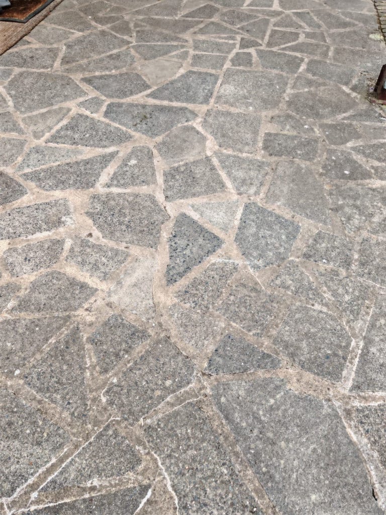 Crazy paving slabs