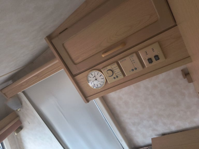 Caravan Omega compass 490-5/with full awning