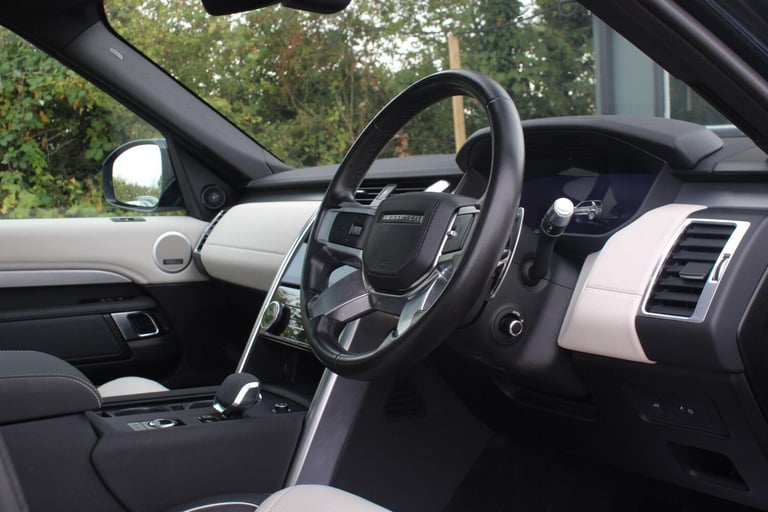 2022 Land Rover Discovery 3.0 D300 R-Dynamic HSE 5dr Auto ESTATE DIESEL Automatic