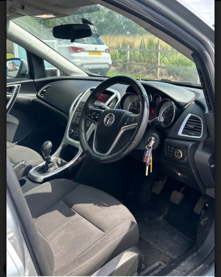 2014 Vauxhall Astra 1.4T 16V SRi 5dr HATCHBACK Petrol Manual