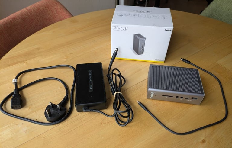 CalDigit TS3 Plus Silver Alminum Thunderbolt 3 Docking Station Mac & pc, in box