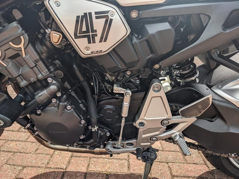 HONDA CB1000R PLUS 2020 - FULL ARROW SYSTEM - HEATED GRIPS - ASV LEVERS - SCREEN