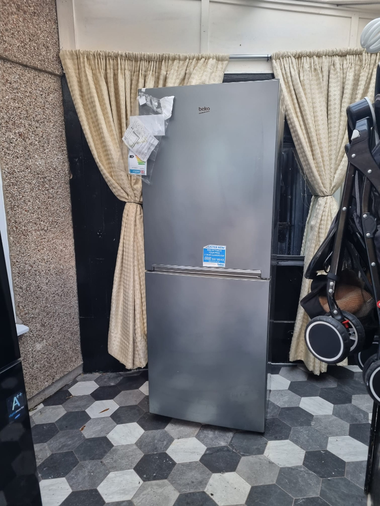 FRIDGE FREEZER BEKO 190 cm H 70 cm W FROST FREE LIKE BRAD NEW FREE