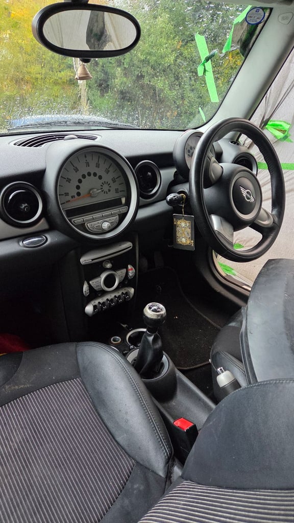 2007 Mini Cooper Sparkling Silver Metallic Breaking 