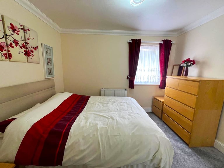 Excellent condition 2 bedrooms 2 receptions terrace house in woodford Green, ilford