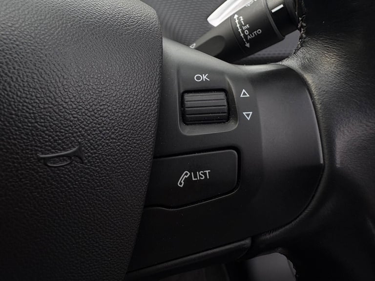 2015 Peugeot 2008 1.2 VTi PureTech Allure Euro 5 5dr HATCHBACK Petrol Manual