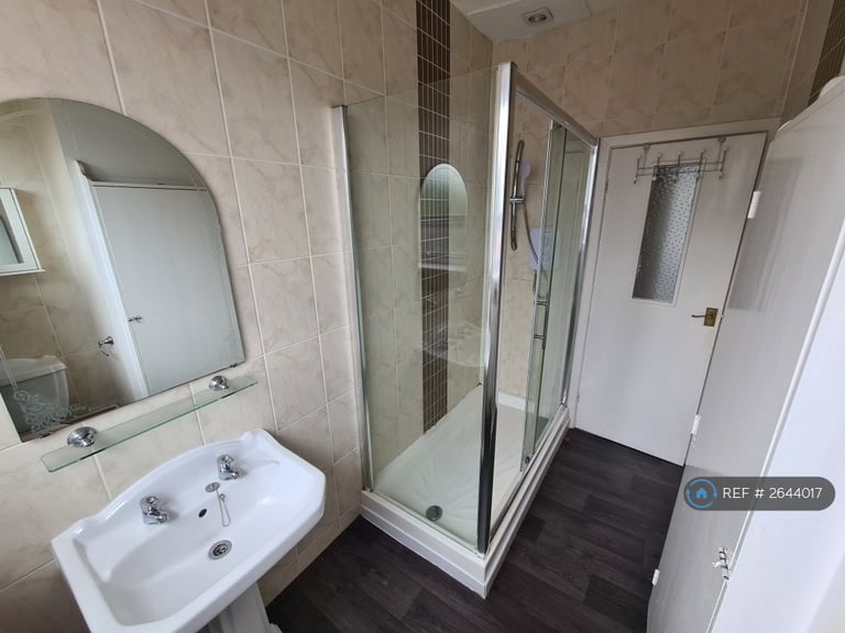 2 bedroom house in Rochdale Road, Royton, Oldham, OL2 (2 bed) (#2644017)