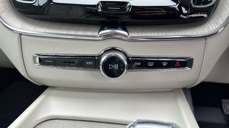 2021 Volvo XC60 2.0 B5P Inscription 5dr AWD Geartronic ESTATE PETROL Automatic