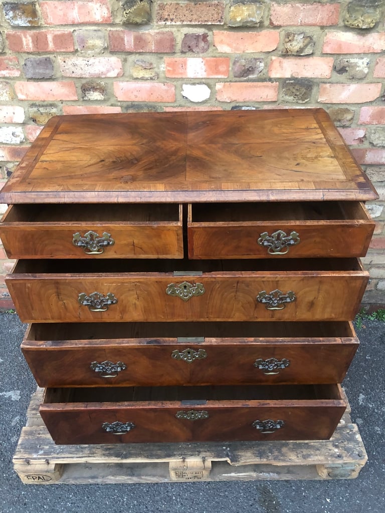 Antique 18th century Queen Ann Walnut chest of drawers 
