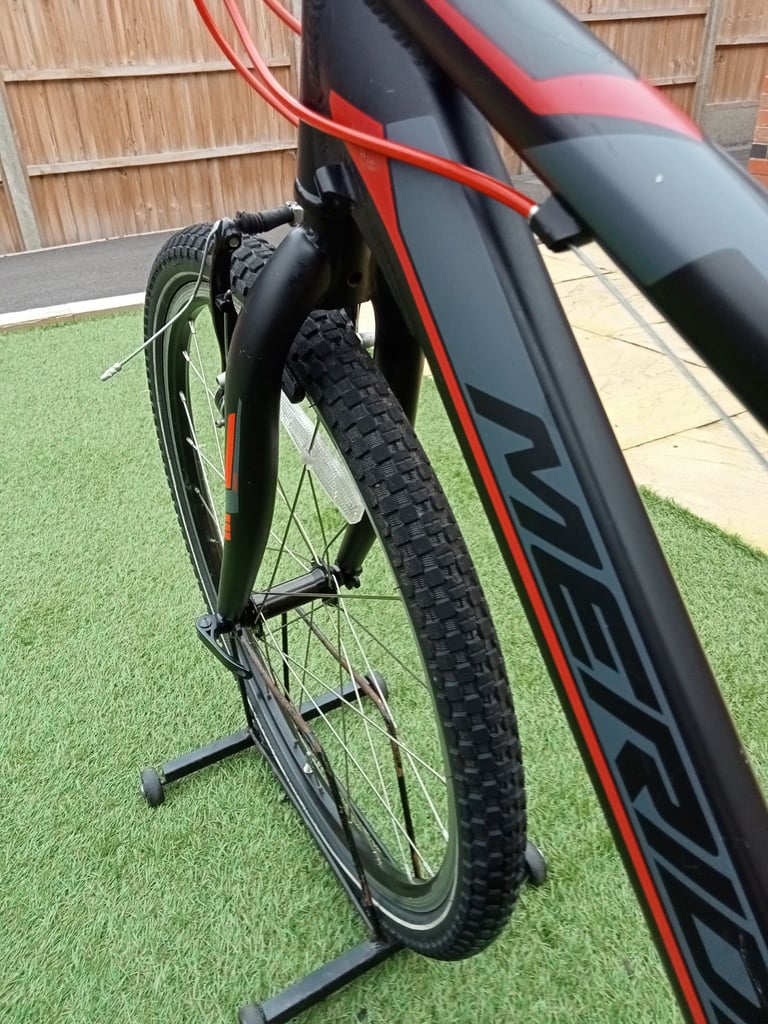 Merida Matts Junior 24 inch wheels Hybrid Mountain Bike.