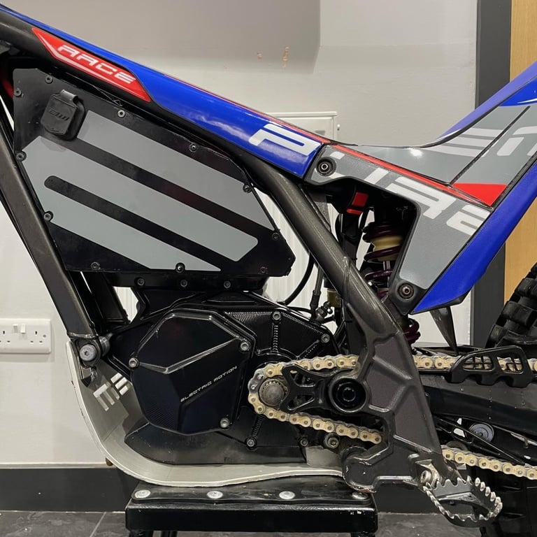 2023 EM EPURE RACE ** EXCELLENT CONDITION** EX-DEMO USED ELECTRIC TRIAL