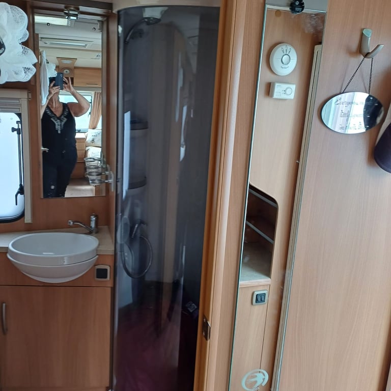 2008 Swift challenger 480 2 berth caravan with motor mover.  