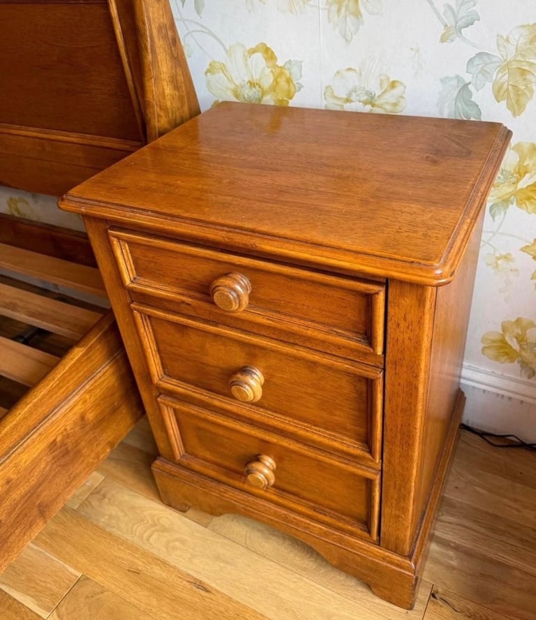 Creole Willis & Gambier sleigh king size bed frame & 2 bedside tables 