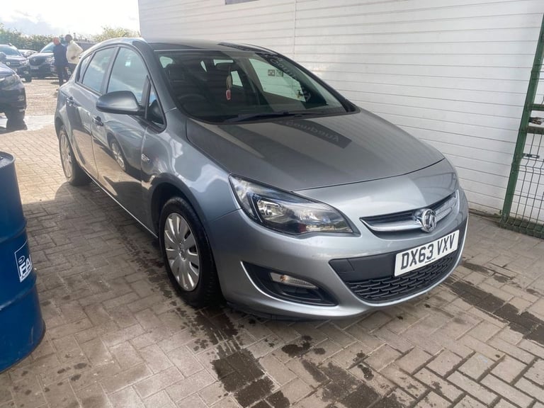 2013 Vauxhall Astra 1.4i 16V Exclusiv 5dr HATCHBACK PETROL Manual