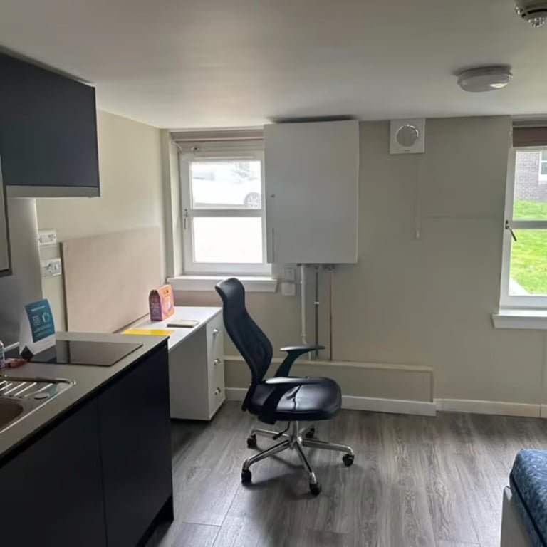DSS 1 Bedroom Studio Flats - To Let - Bills Included 