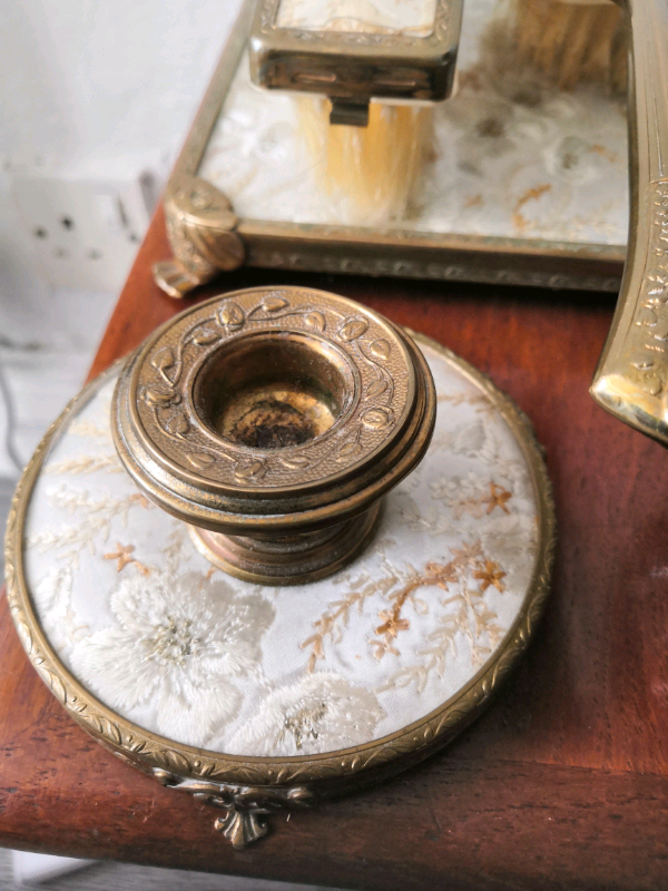 VINTAGE 7 PIECE VANITY SET 