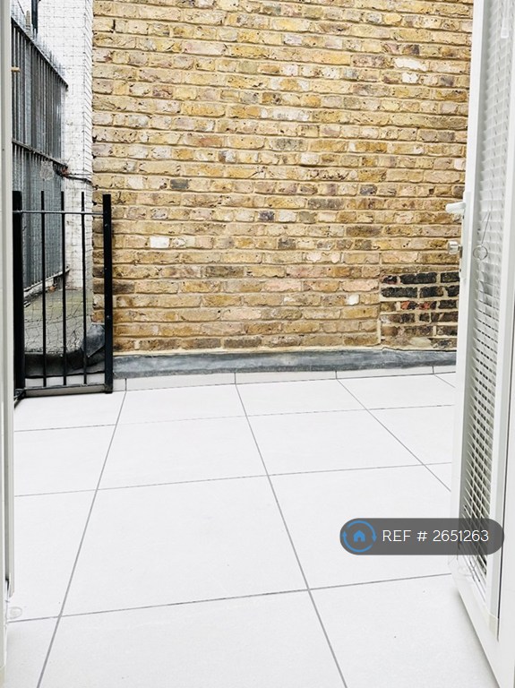 Studio flat in Upper Tachbrook St, London, SW1V (#2651263)