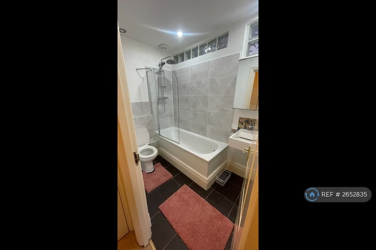 2 bedroom flat in Hyde Terrace, Leeds, LS2 (2 bed) (#2652835)
