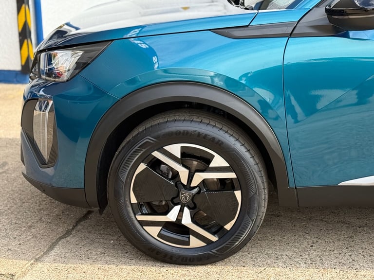 2025 Peugeot 2008 1.2 PureTech Allure 5dr ONLY 710 MILES, MAY 2028 WARRANTY,  HATCHBACK Petrol Ma...
